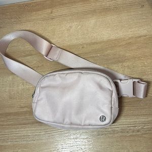 Lulu lemon waist pack